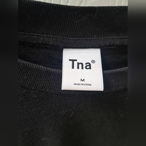 Aritzia TNA cropped sweatshirt - Picture 2 of 2
